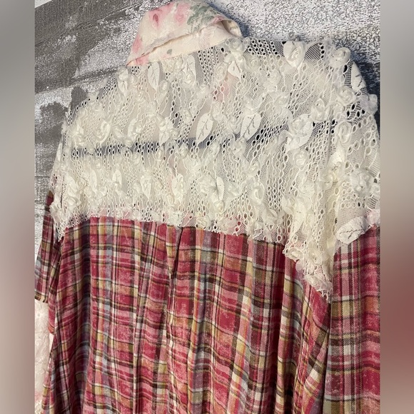 POL Lace-Trim Floral Blouse in Pink and Cream - Picture 13 of 15